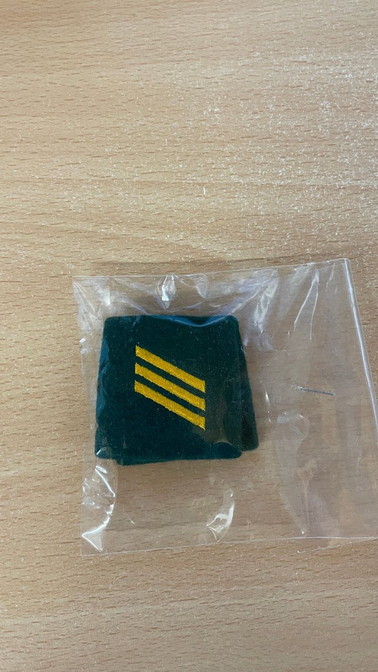 Schweizer Armee Placchette & Badge: 2x Schweizer Armee Obergefreiter Patte Achsselpatte – Usato da Glattfelden venduto da cybermaxx 1