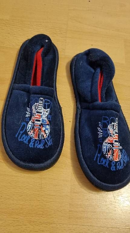 Scarpe per ragazzi: Pantoufle taille 32 – Usato da Lausanne venduto da yannaroundtheworld
