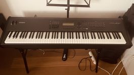 Yamaha S90 Music Synthesizer