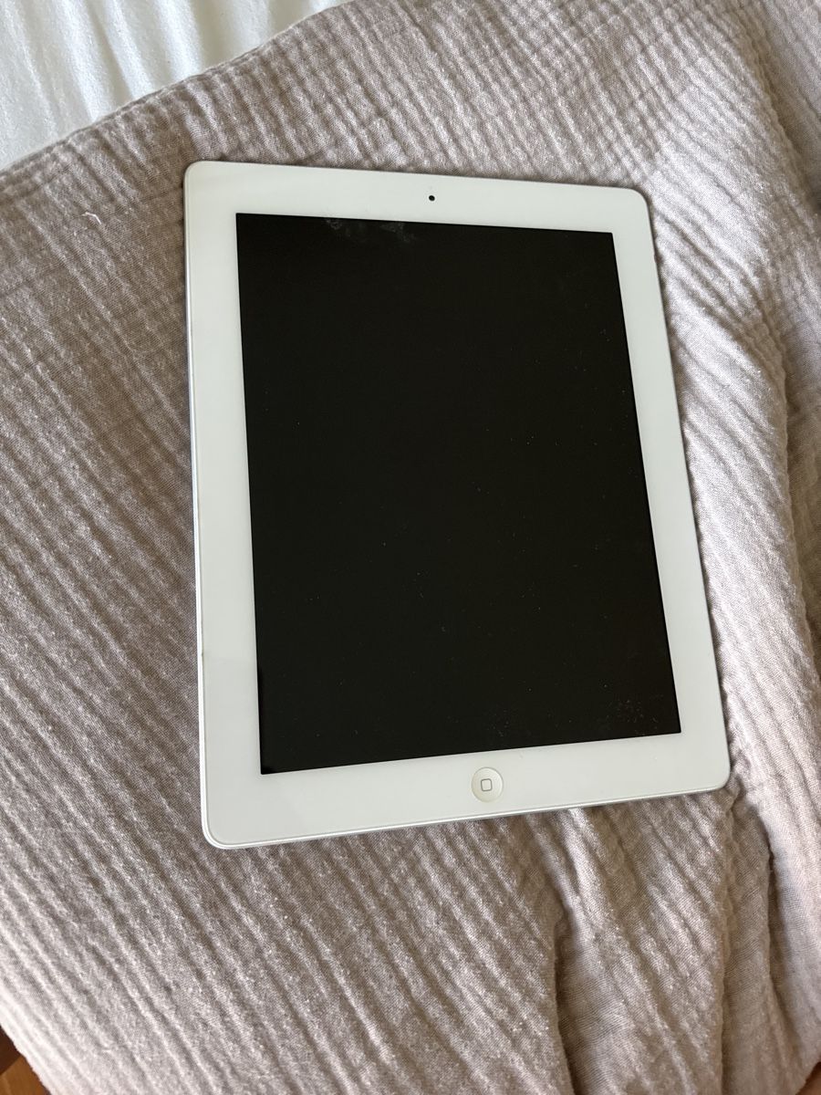 Apple Tablet PC: OBS,iPad (4th gen) Wi-Fi – Usato da Meilen venduto da babiola