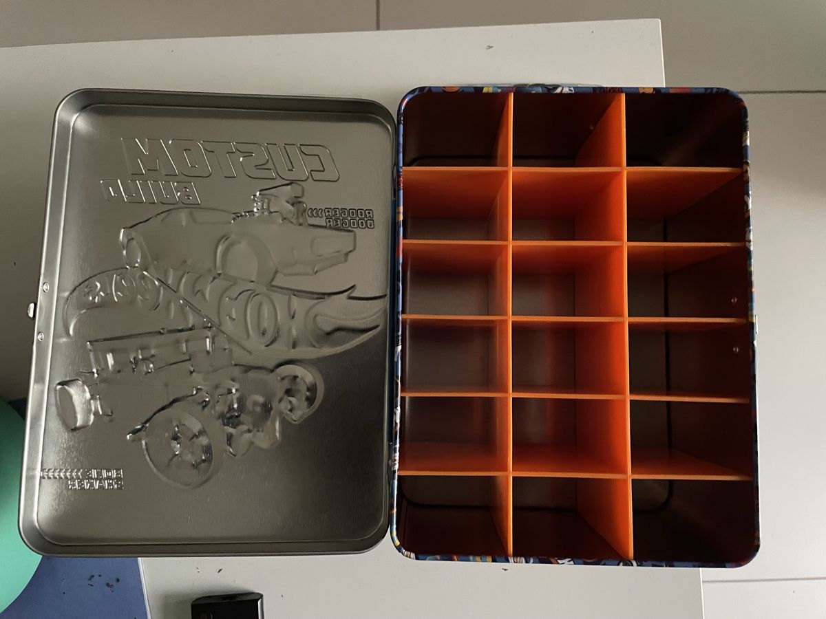 Hot Wheels Giocattoli: Scatola in metallo hot whells – Nuovo (secondo la descrizione) da Lugano venduto da Mic13 1