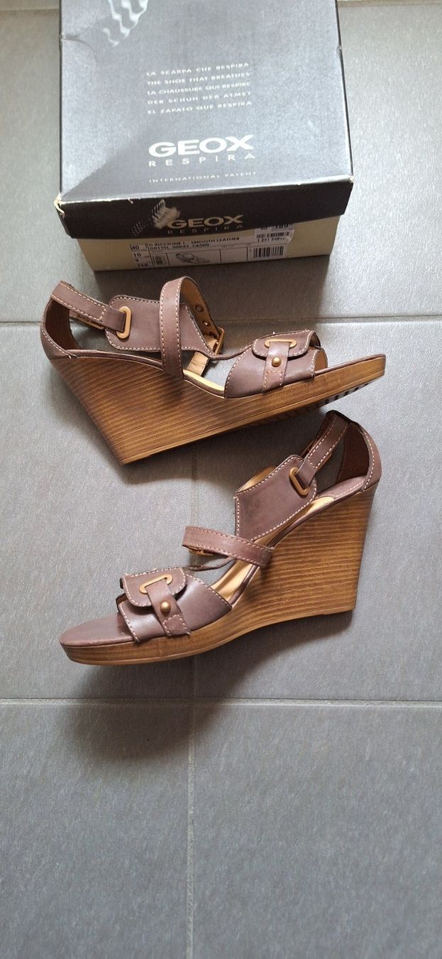 Geox Scarpe da donna: Geox, sandale brune – Nuovo e nell'imballaggio originale da Lussery-Villars venduto da pousinete02 2