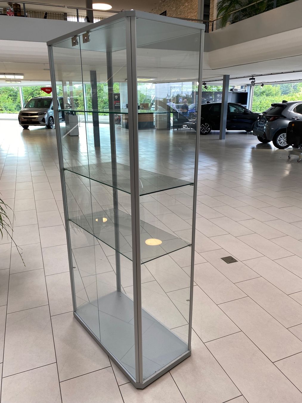 Vitrinen: Glasvitrine – Gebraucht aus Hägglingen von Karin0802 3