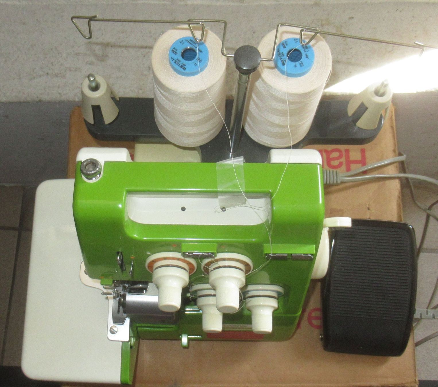 Brother Machines à coudre: Brother Overlock TE4-B525 – D'occasion à Männedorf par livesteam 2