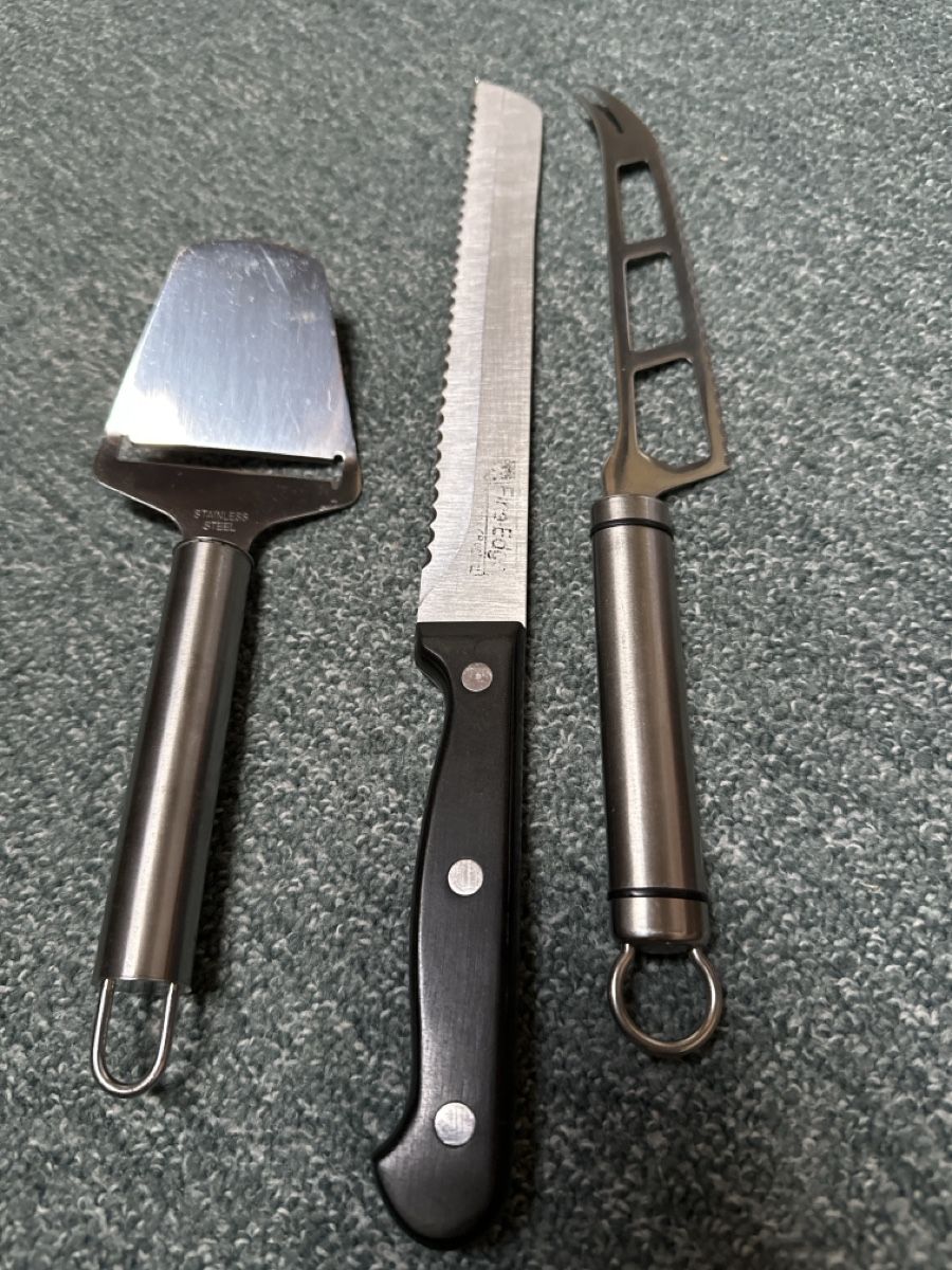 Behälter & Ähnliches: Brotkorb/ 3 Messer – Gebraucht aus Baltschieder von YmroBe 2