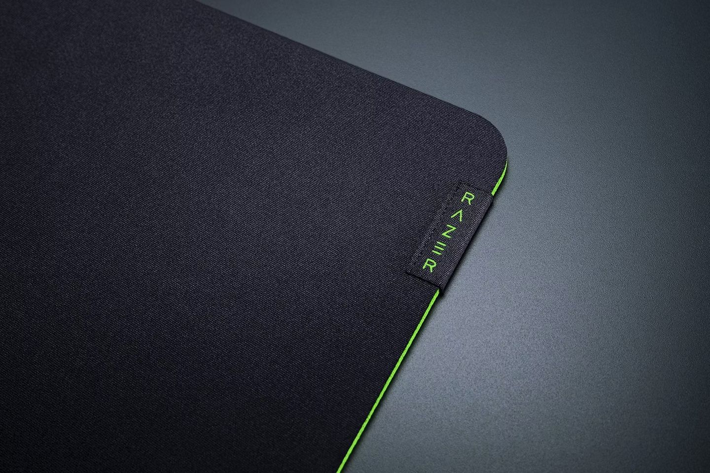 Razer Tappetini per mouse: Razer Gigantus V2 Gaming Mouse Pad – Nuovo (secondo la descrizione) da Altstätten SG venduto da gina6378