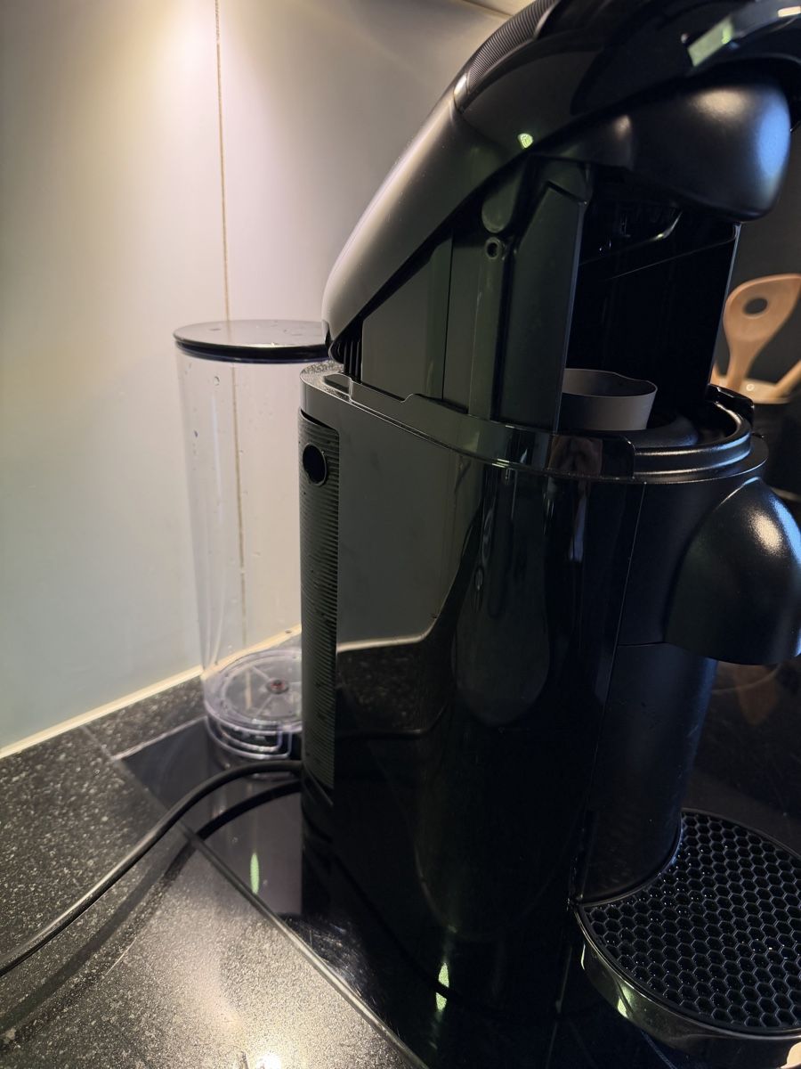 Nespresso Kaffeemaschinen & Espressomaschinen: Nespresso Vertuo Plus Coffee Machine Black – Gebraucht aus Steinhausen von phocea10 3
