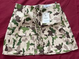 Jupe Bershka taille M neuve motif militaire