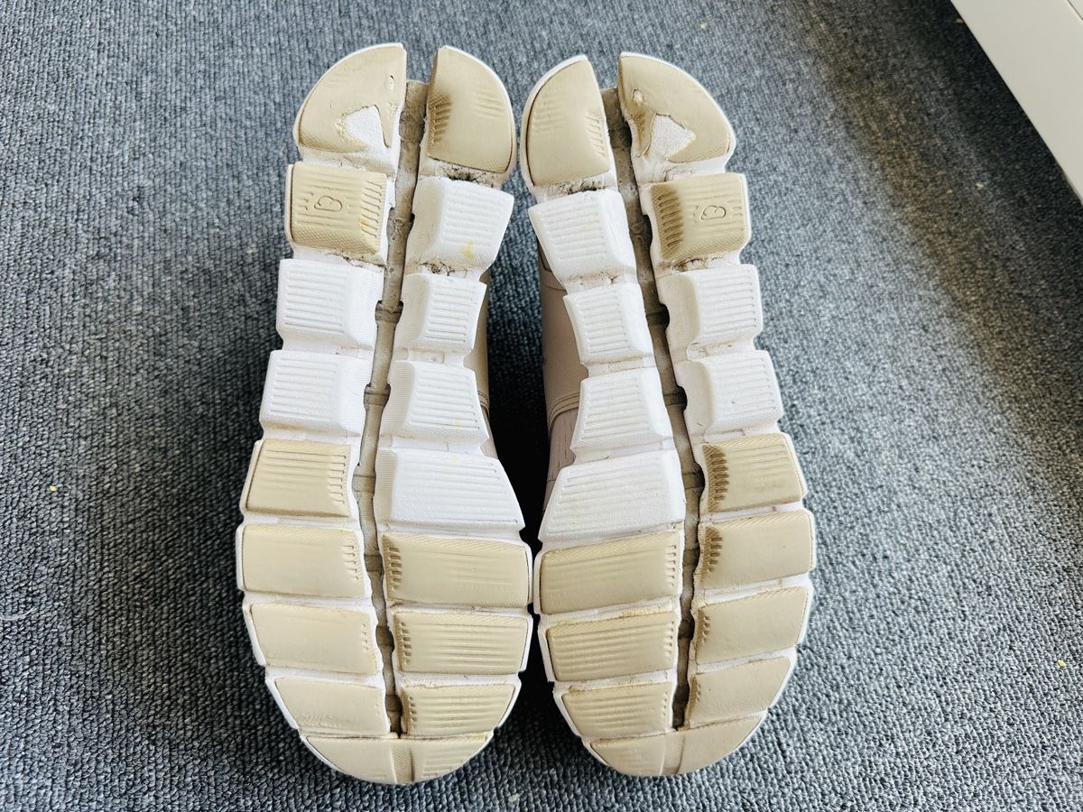 On Scarpe da donna: On cloud 5 femmes taille 38.5 – Usato da Bulle venduto da LeMoleson 5
