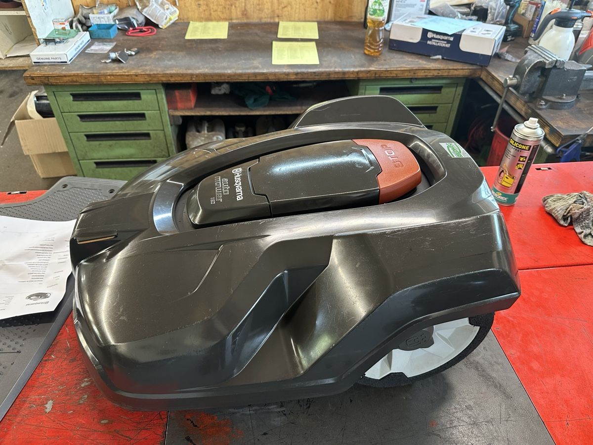 Husqvarna Tagliaerba: Husqvarna Automower 320 ab grossem Servive – Usato da Malters venduto da BachBrun 3