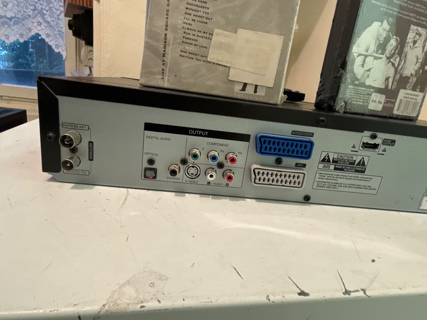 Registratori: Magnétoscope Combi HDMI VHS DVD REC – Usato da St imier venduto da sav_bjf9 4