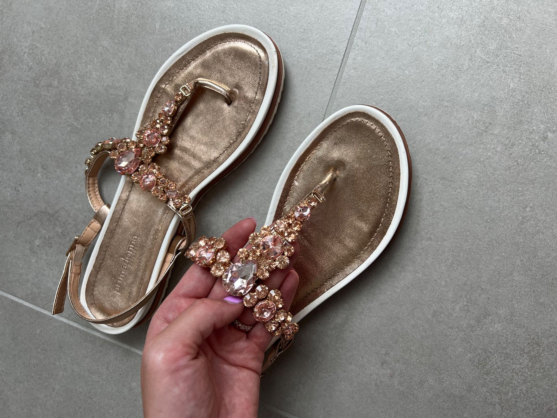 Scarpe da donna: Sandalen mit funkelnden Strasssteinen, Grösse 38 – Usato da Zürich venduto da nat_5h5q