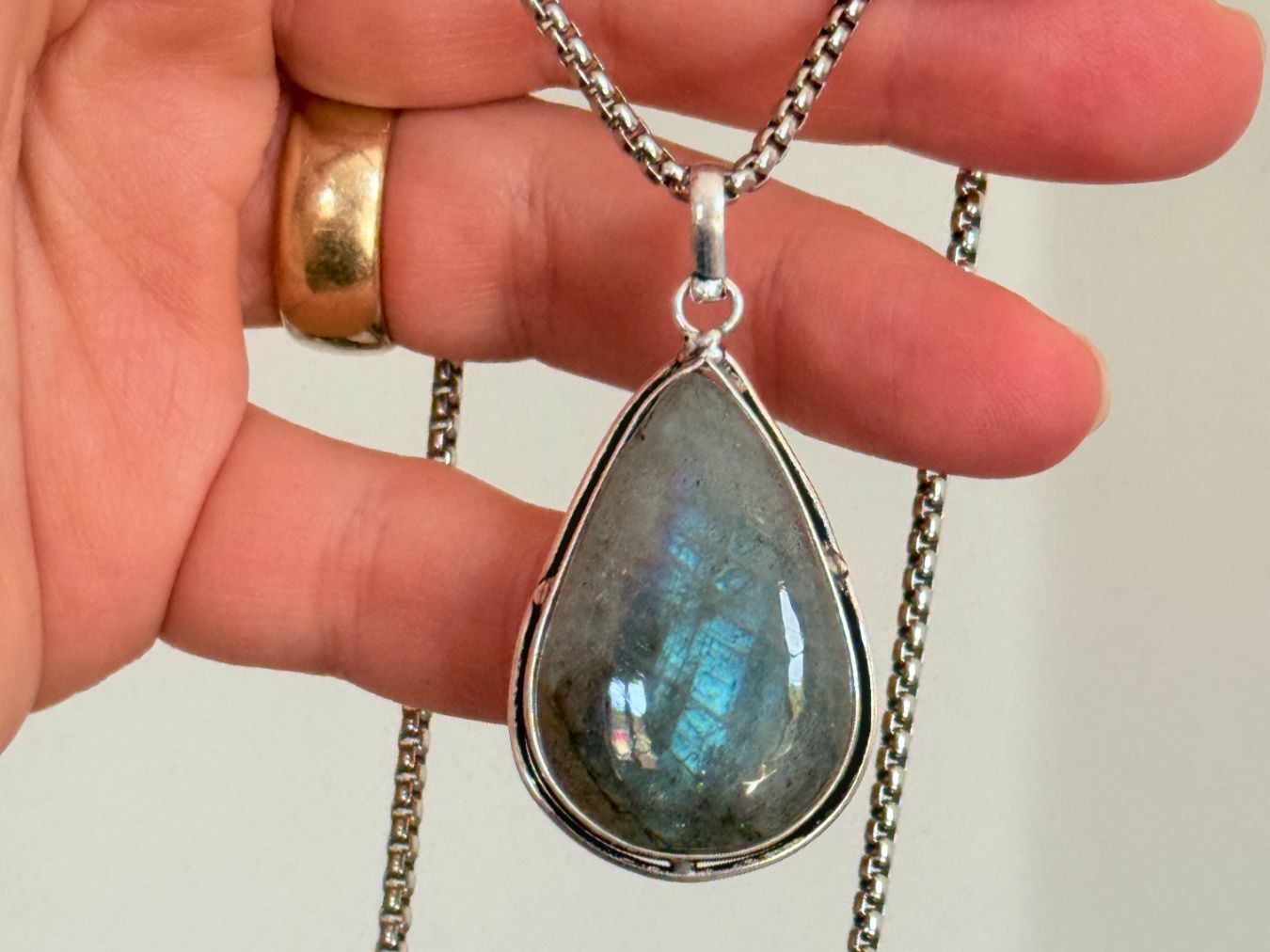 Ketten: Collier avec Labradorite – Neu und originalverpackt aus Genève von AWWA