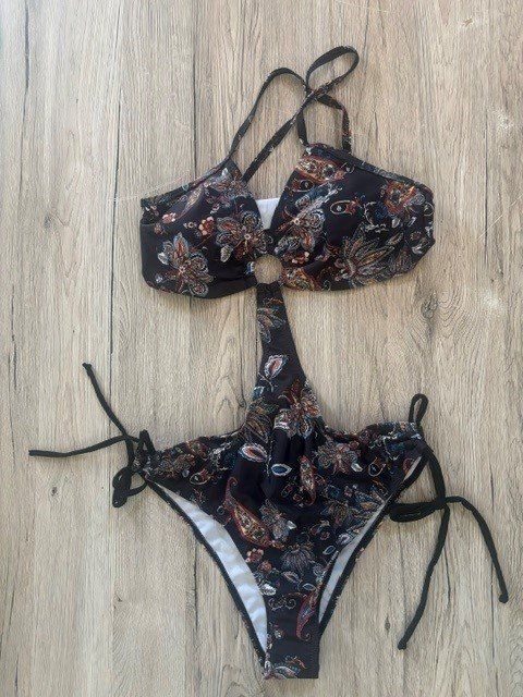 Badekleider & Bikinis: Badekleid – Gebraucht aus Wilen b. Wollerau von Andrea13