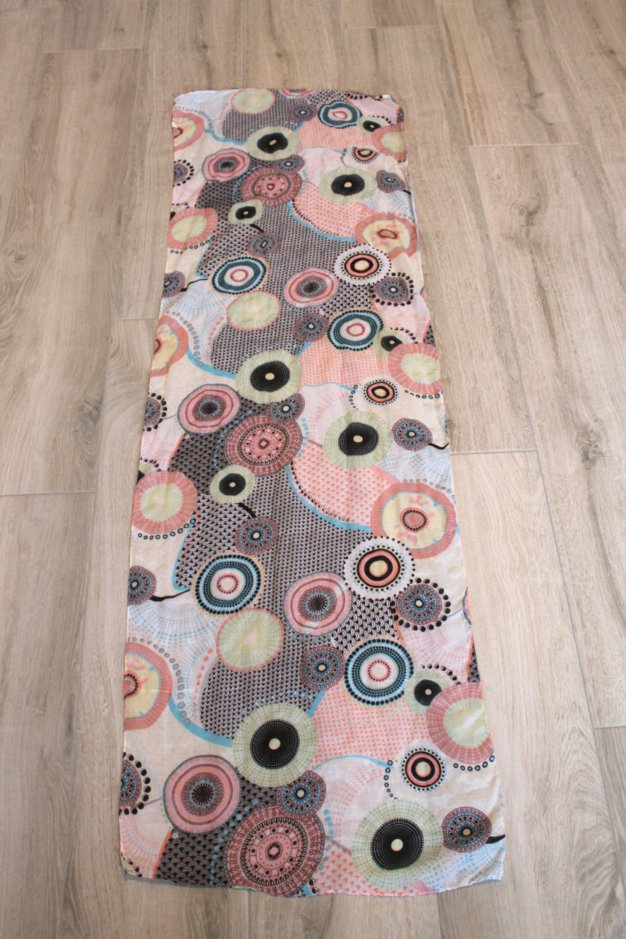 Foulard & Sciarpe: Foulard ressemble à Desigual – Usato da Chez-le-Bart venduto da jasse 1