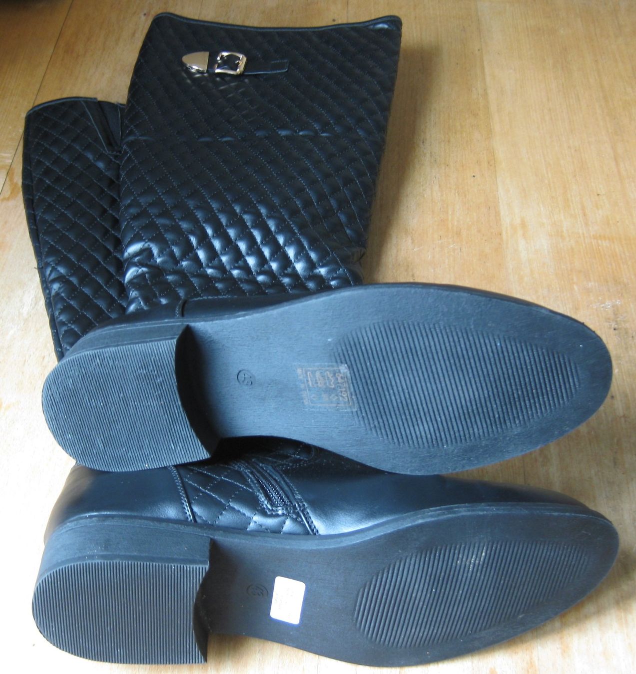 Scarpe da donna: Damenstiefel Grösse 43 schwarz, neu – Nuovo (secondo la descrizione) da Frauenfeld venduto da Interessent1 1