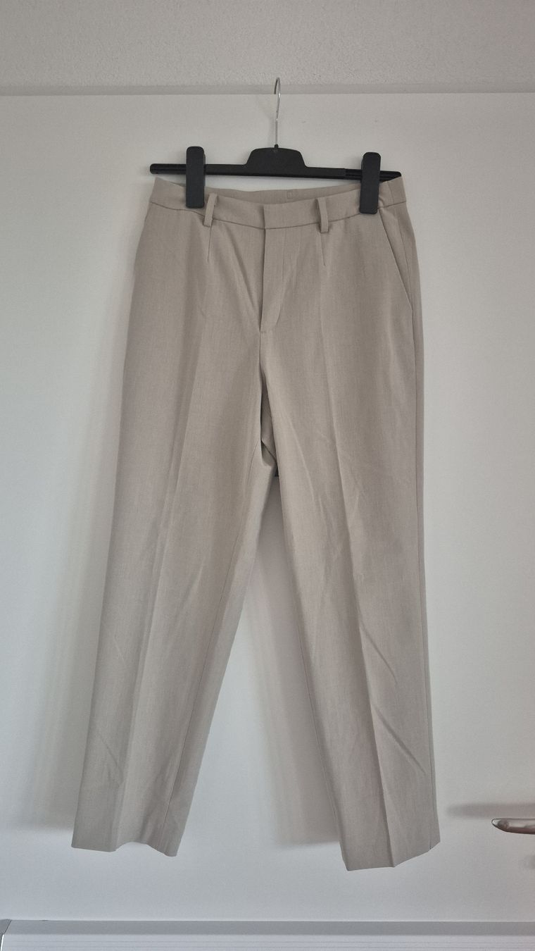 Uniqlo Pantaloni: Pantalon UNIQLO – Nuovo (secondo la descrizione) da Villars-sur-Glâne venduto da ninisabri