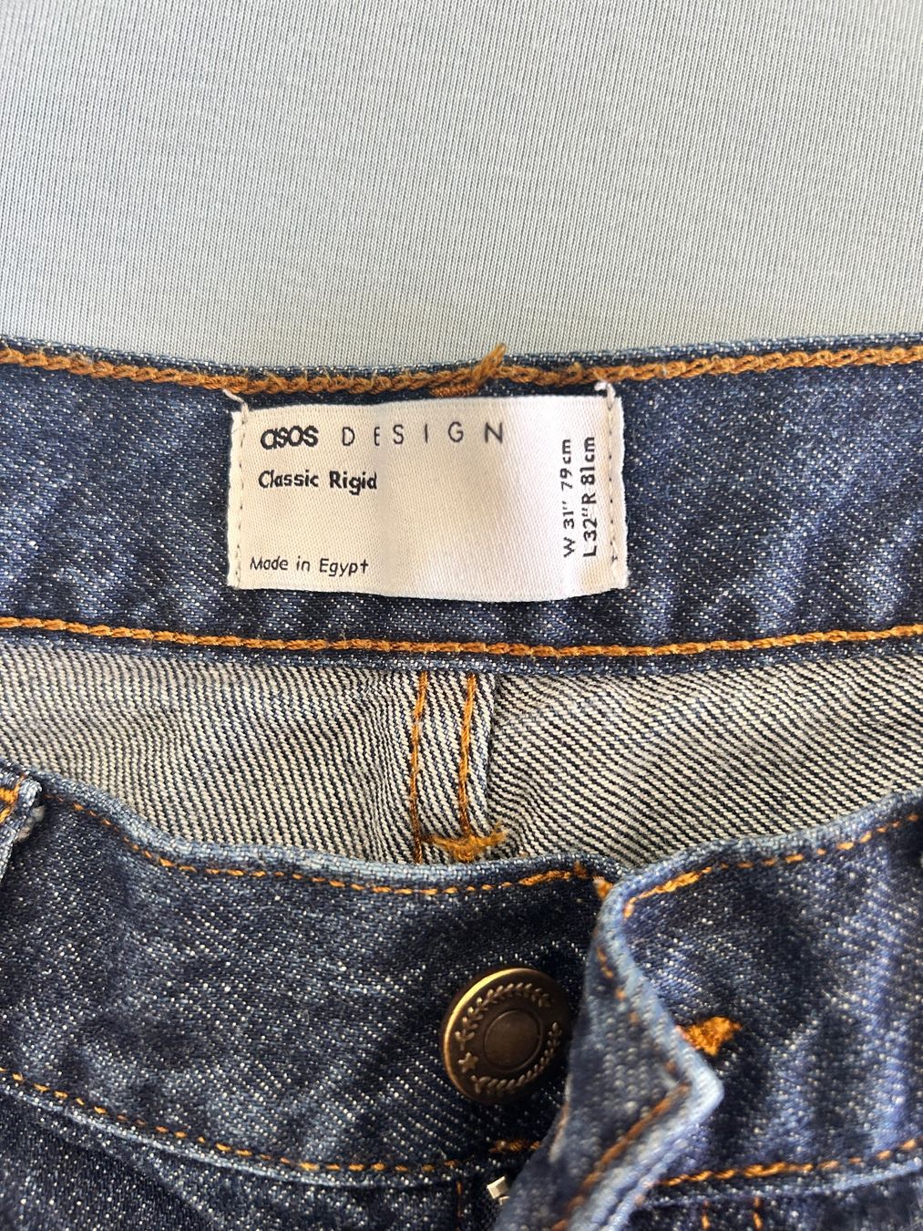 Asos Jeans: Tapered Jeans dark wash blue – Usato da Bülach venduto da 01s_7n8l 3