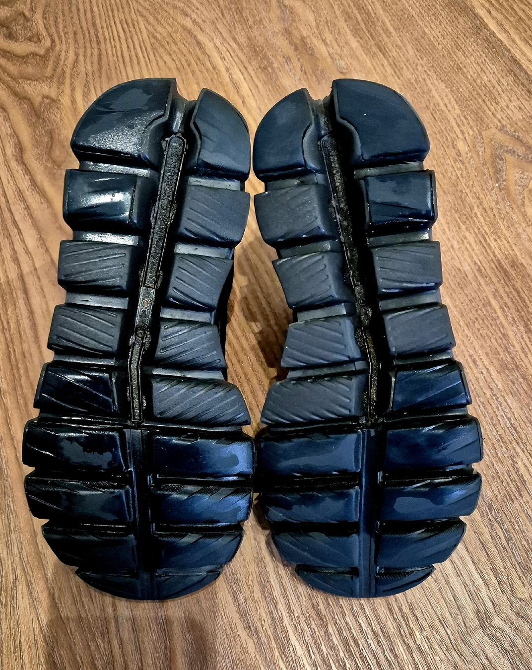 On Scarpe da uomo: On Cloud Hi Waterproof schwarz Grösse 38.5 – Usato da Einsiedeln venduto da RogerChaeli 2