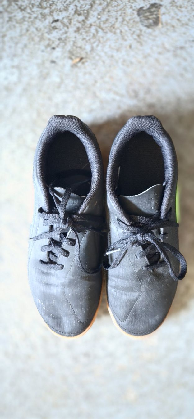 Adidas Scarpe da uomo: Hallenschuhe Adidas Indoor 37.5  – Usato da St.Gallenkappel. venduto da mt23101984 1