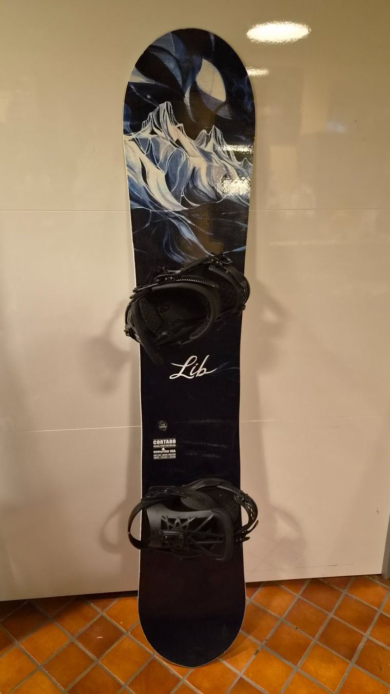 Lib Tech Boards: Lib Tech Snowboard 148cm inkl. Bindung – Gebraucht aus Oberrieden von Raja011