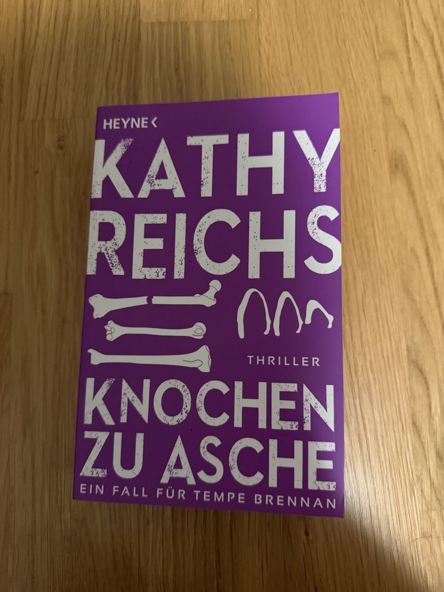 Bücher:  Kathy Reichs Knochen zu Asche – Gebraucht aus Aarau von Fluffy-Novel5