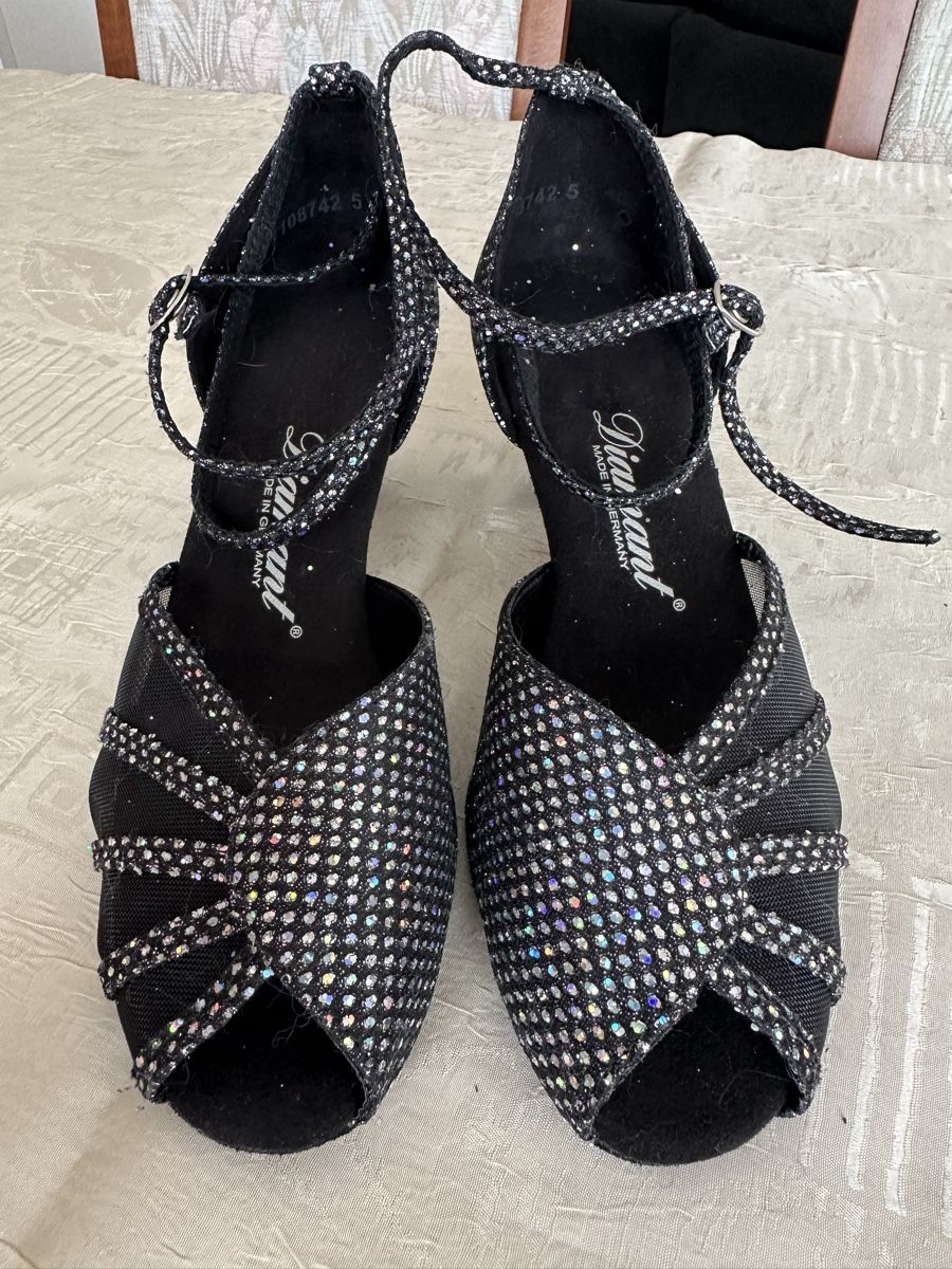 Scarpe da donna: NEUE Tanzschuhe DIAMANT Gr. 38 – Nuovo e nell'imballaggio originale da Wallisellen venduto da funnydance 1