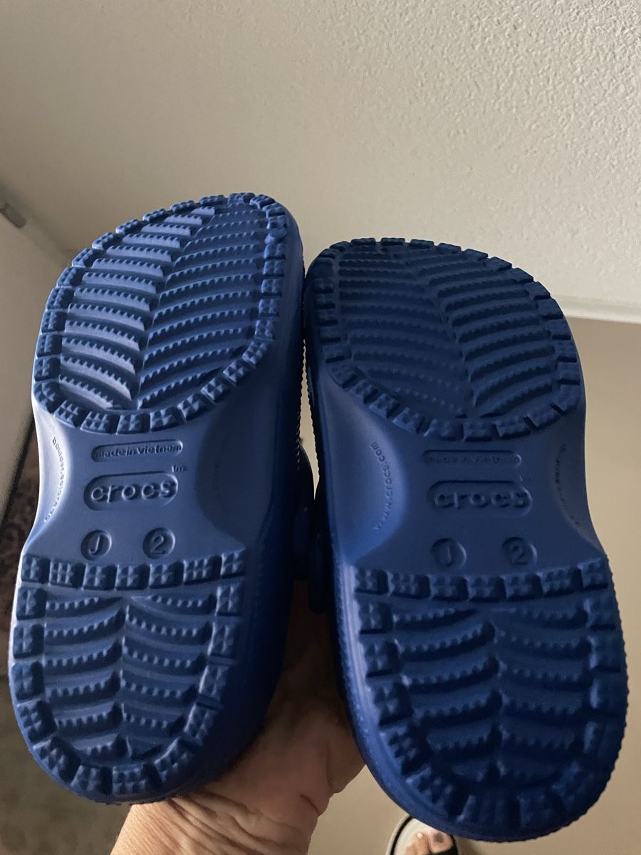 Scarpe per ragazzi: Clogs Crocs blau Grösse J2 neuwertig – Nuovo (secondo la descrizione) da Burg AG venduto da rok_r6lg 1