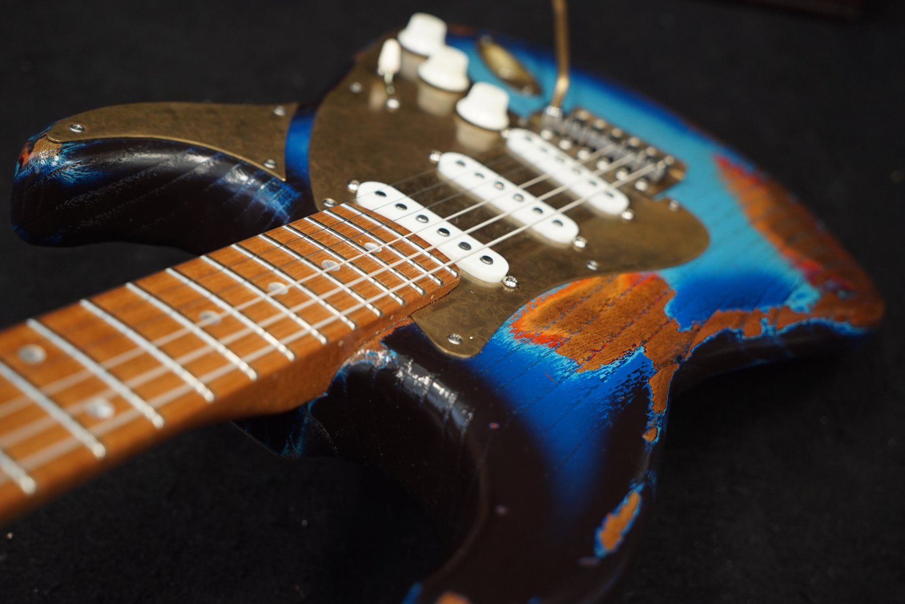 Strumenti musicali: Paoletti Stratosphere Loft SSS, Heavy Deep Blue over Sunburs – Usato da Ortschwaben venduto da Musictrade 3