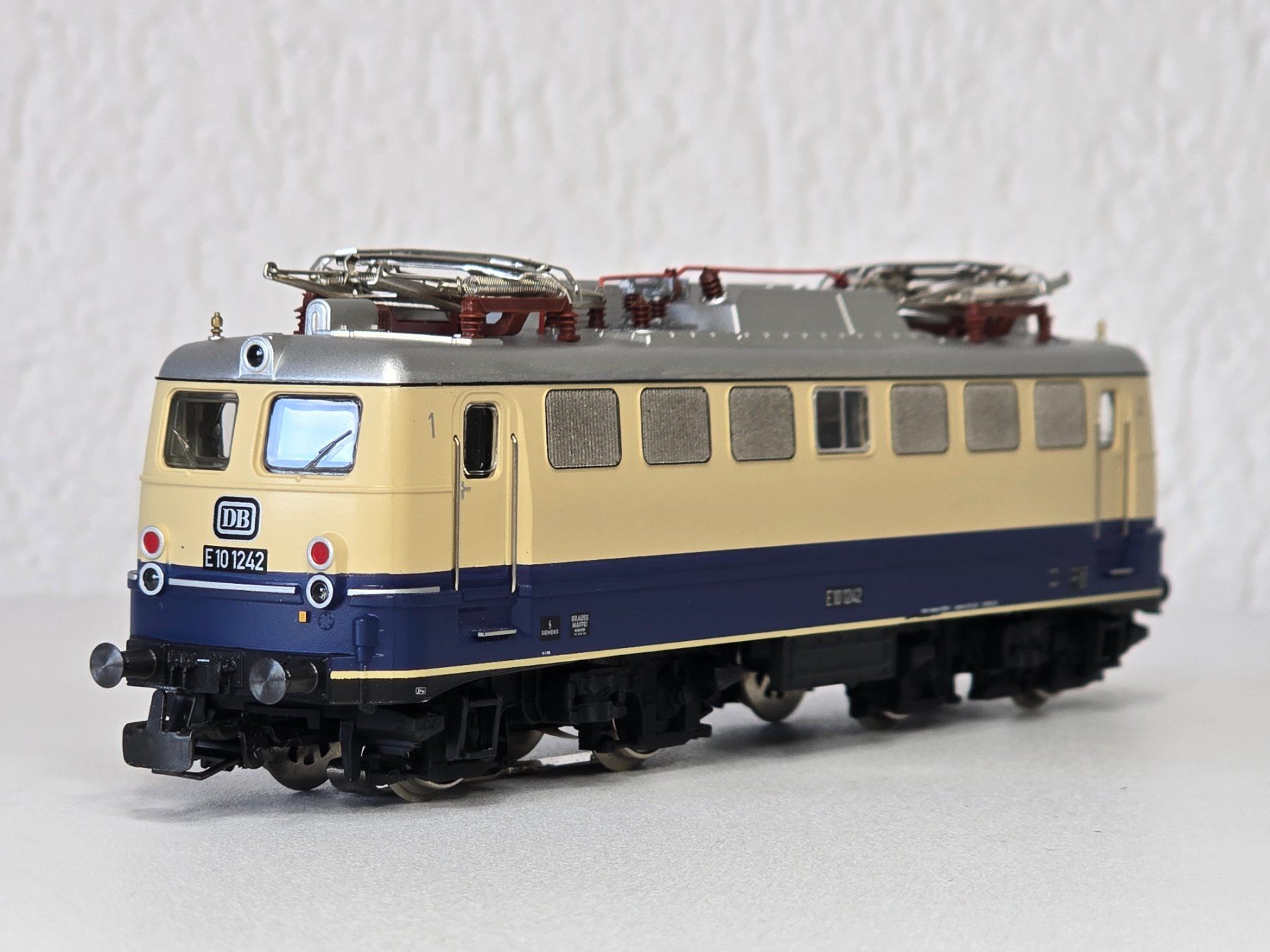 Märklin Modelleisenbahnen: Märklin 30390, DB, E10, BR E 10.1242, MFX Digital, Vitrine – Neu (gemäss Beschreibung) aus Kloten von Nicola2 2