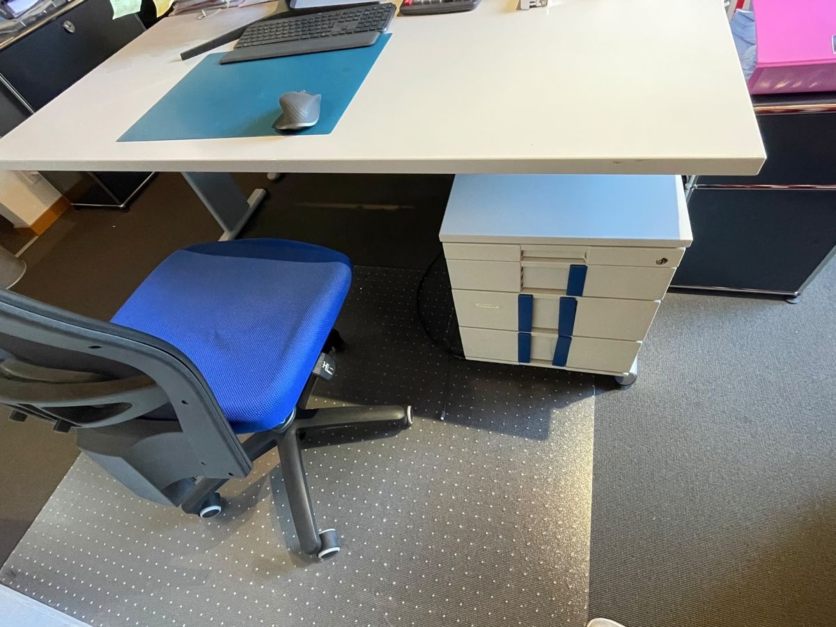Bureaux: Vends lots deux bureaux et deux caissons  – D'occasion à Bussigny par jac_5rwk 1