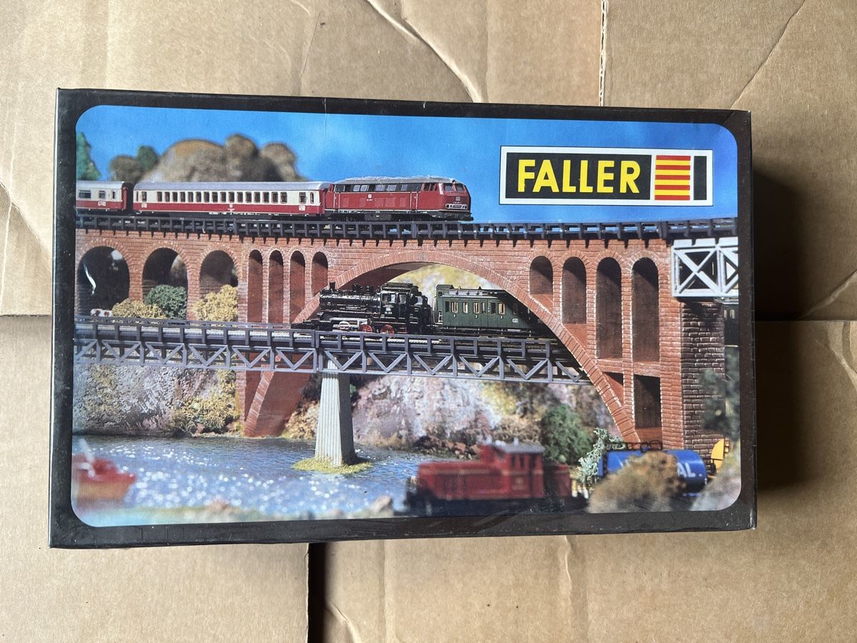 Faller Modellini di ferrovie: Faller Z Steinbogenbrücke 2924 – Nuovo e nell'imballaggio originale da Zeiningen venduto da nic_2rmd