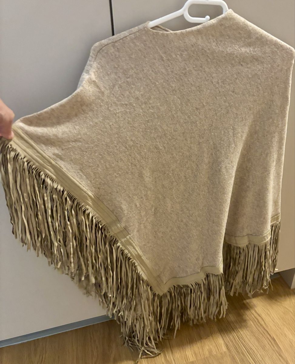 Altro in  Abbigliamento & Accessori: Cashmere Mix Poncho mit Fransen – Nuovo (secondo la descrizione) da Baden venduto da Tiffany6878