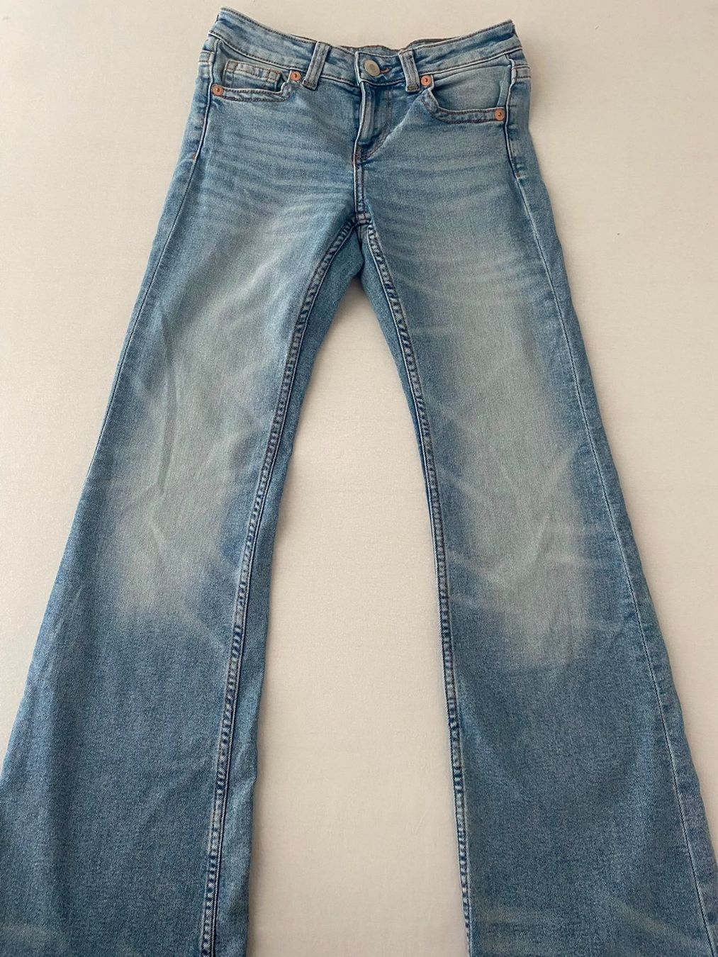 H&M Pantalons: H&M Bootcut Flared Jeanshose – D'occasion à Mühlau par PatrickD1969