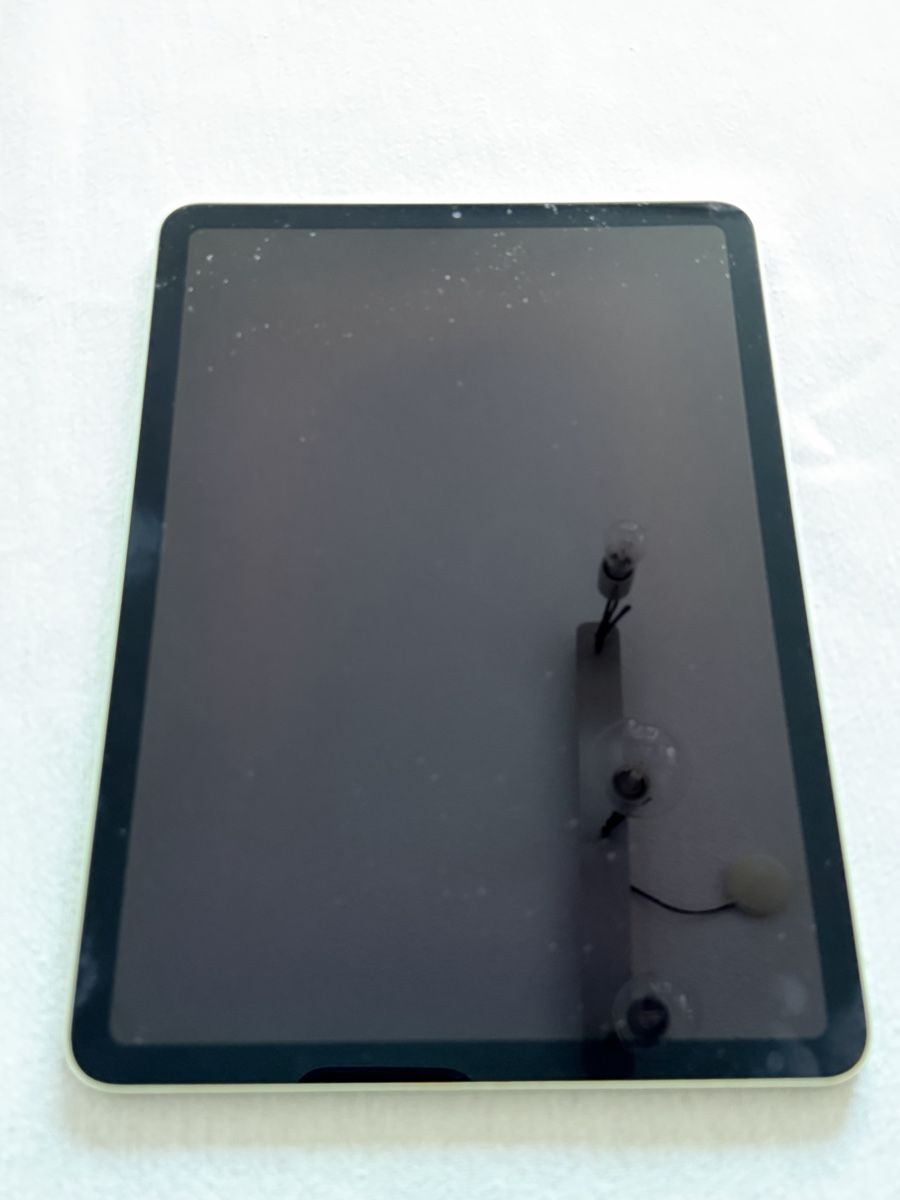 Apple Tablet PC: Ipad Air4 (2020) Display defekt – Difettoso da Schwerzenbach venduto da Amv_w2s 1
