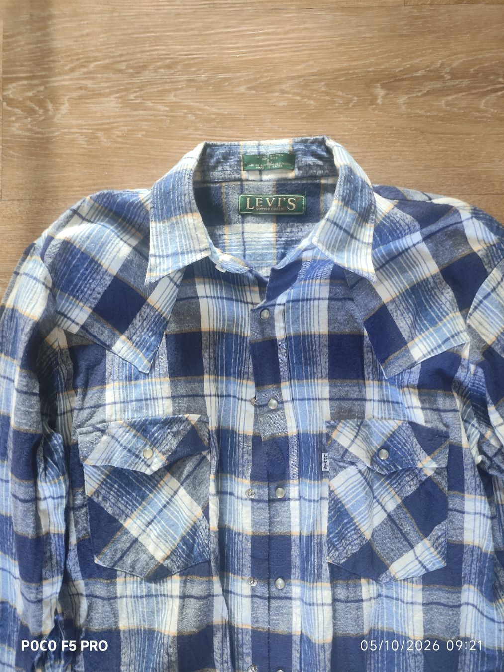Levi's Camicie: Blau-weiß kariertes Levi's-Hemd – Nuovo (secondo la descrizione) da Winterthur venduto da Ajcps 1