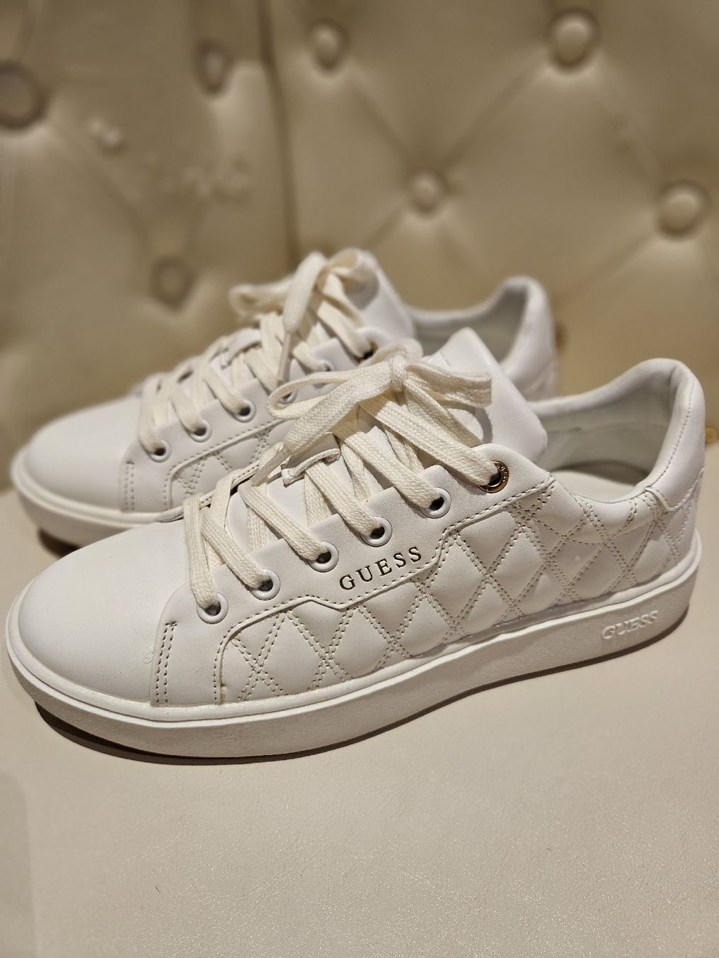 Guess Damenschuhe: Guess Sneaker, weiss, Gr. 38 – Gebraucht aus Matzingen von seme_products 1