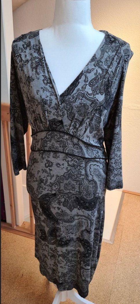 Kleider: Kleid / Robe 38 Viscose – Gebraucht aus Adliswil von Boncoinsuisse 1