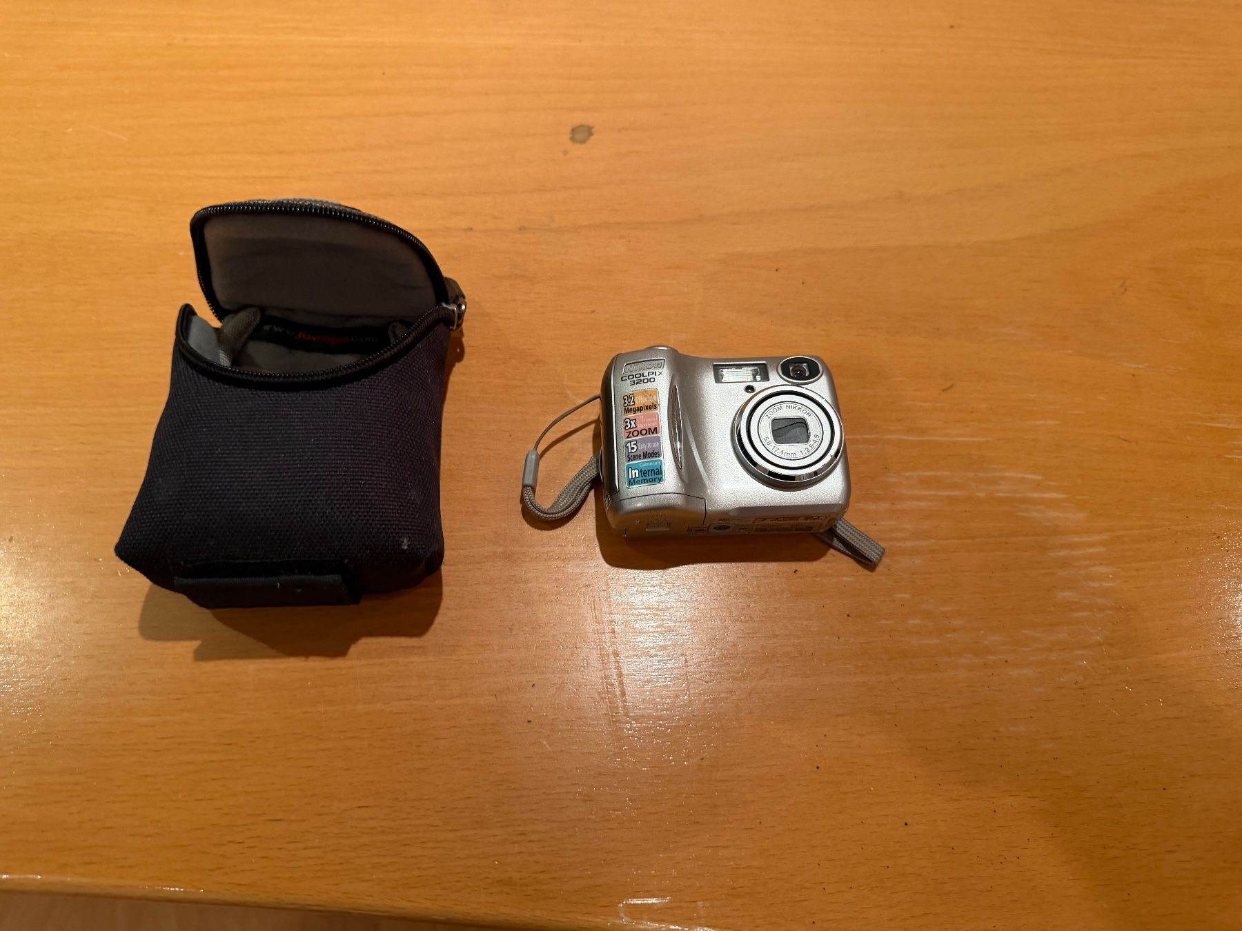 Nikon Fotocamera: Nikon Coolpix 3200 Kamera silber mit Tasche – Difettoso da Herzogenbuchsee venduto da beni91