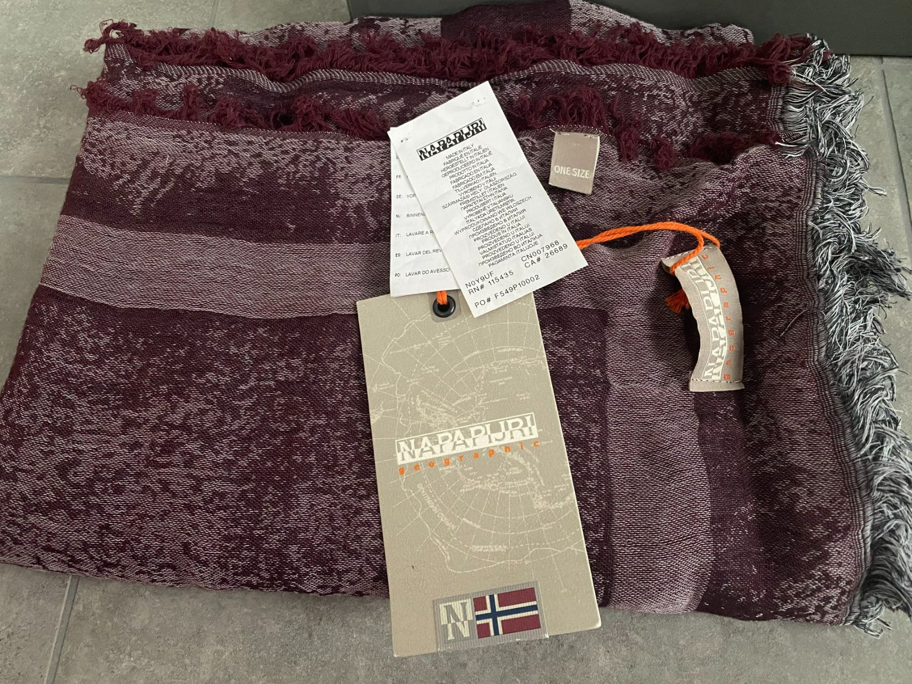 Napapijri Schals: Napapijri Schal,hell-/dunkelbordeaux,Originalverpackt – Neu und originalverpackt aus Sarmenstorf von Nathi013 1