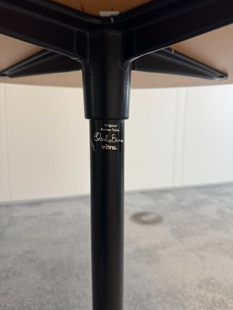 Vitra Tables: Vitra Eames Table – D'occasion à Zürich par Zapro 2