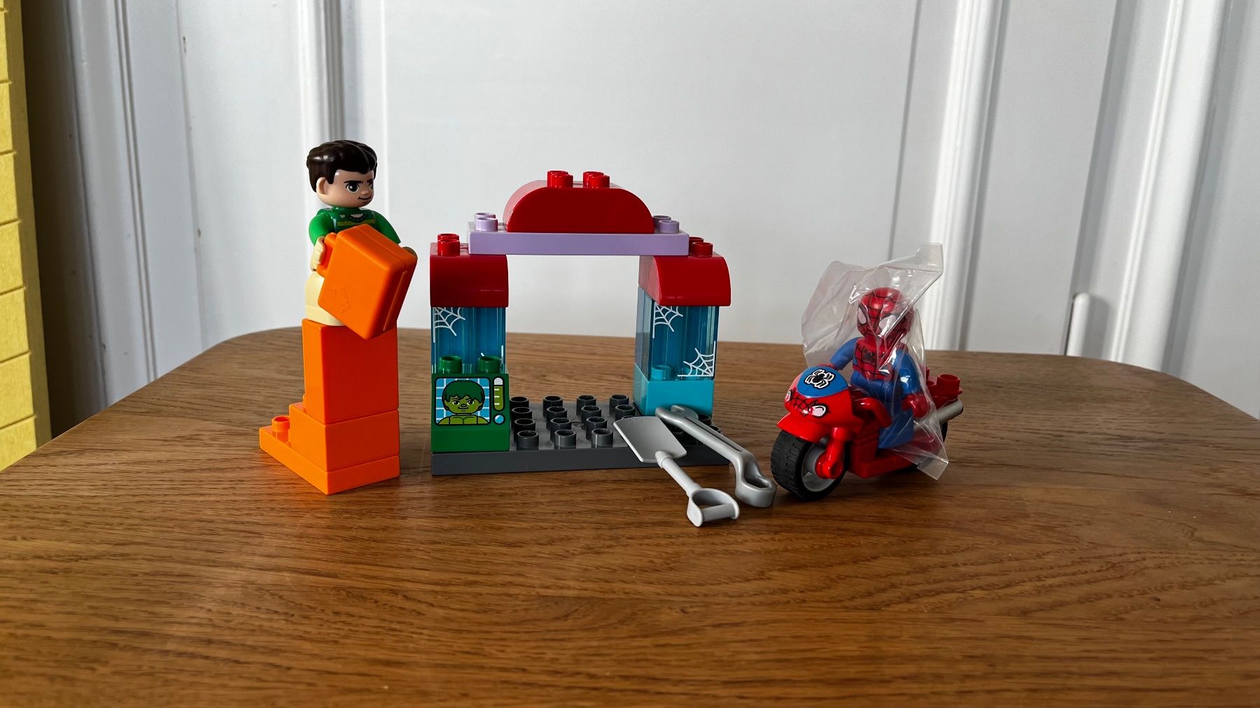 Lego Statuette: Spider-Man & Hulk Adventures Lego Duplo – Usato da Ennetbaden venduto da teo_yg9s