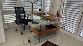 Bureau moderne Angel Cerda bois et verre, très bon état