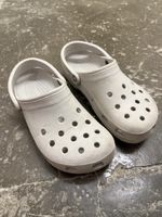 Sabots Crocs couleur blanc état acceptable