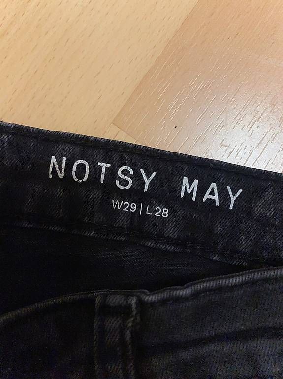 Jeans: Schwarze Destroyed Jeans - Gr. W29 L28 – Usato da Thun venduto da tat_wg9t 1