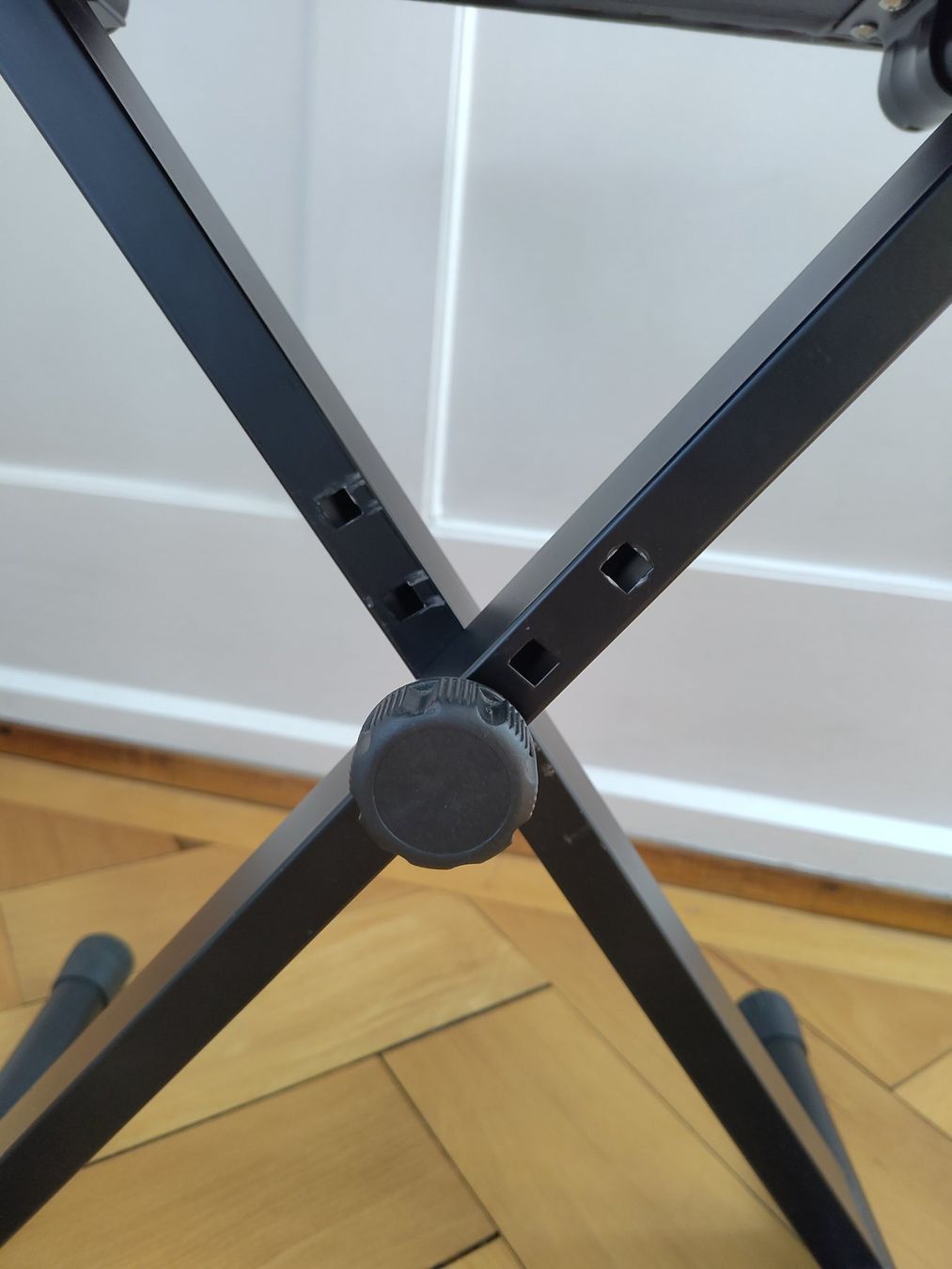 Tabourets: Keyboardhocker verstellbar schwarz – D'occasion à Winterthur par ungatoverde 3