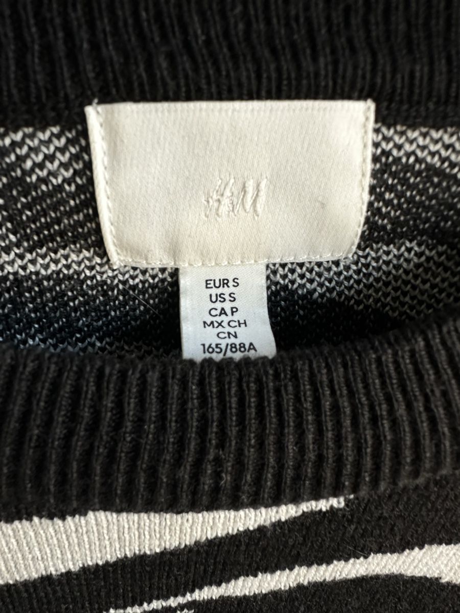 H&M Pullover & Sweatshirts: Cooler, schwarz-weiss gemusterter Crop-Pullover von H&M – Gebraucht aus Bern von Fraeuleinhonig 1