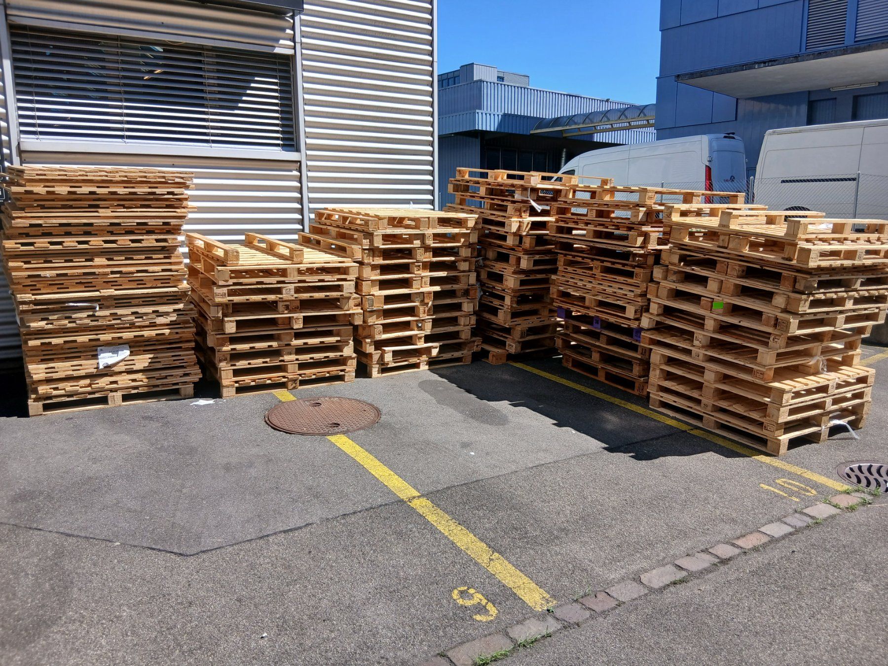 Paletten: Gratis abzuholen Holzpaletten – Gebraucht aus Wettingen von roger3r
