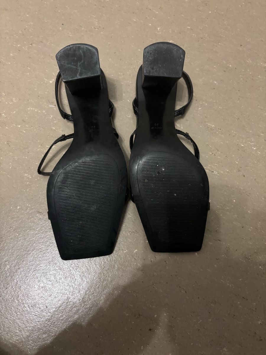 Mango Scarpe da donna: Schwarze Mango Sandaletten – Usato da Zürich venduto da del_gdm2 2
