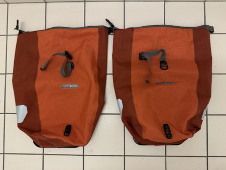 Ortlieb Back-Roller Plus bicycle panniers, Chili color (x2) 